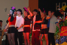 Elferratssitzung 2005 – Moulin Rouge